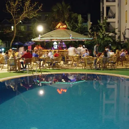 Club Sultan Maris 公寓 *